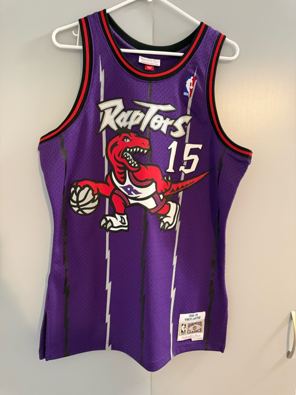 Mitchell & Ness Purple/Rede/Black Raptors Retro Jersey Collar Detail
